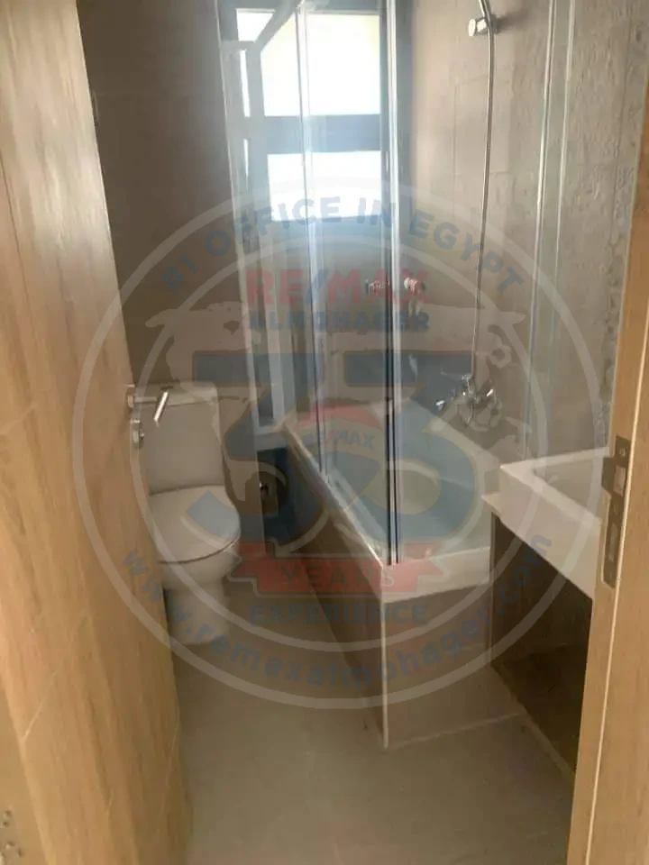 كمبوند فيفث سكوير