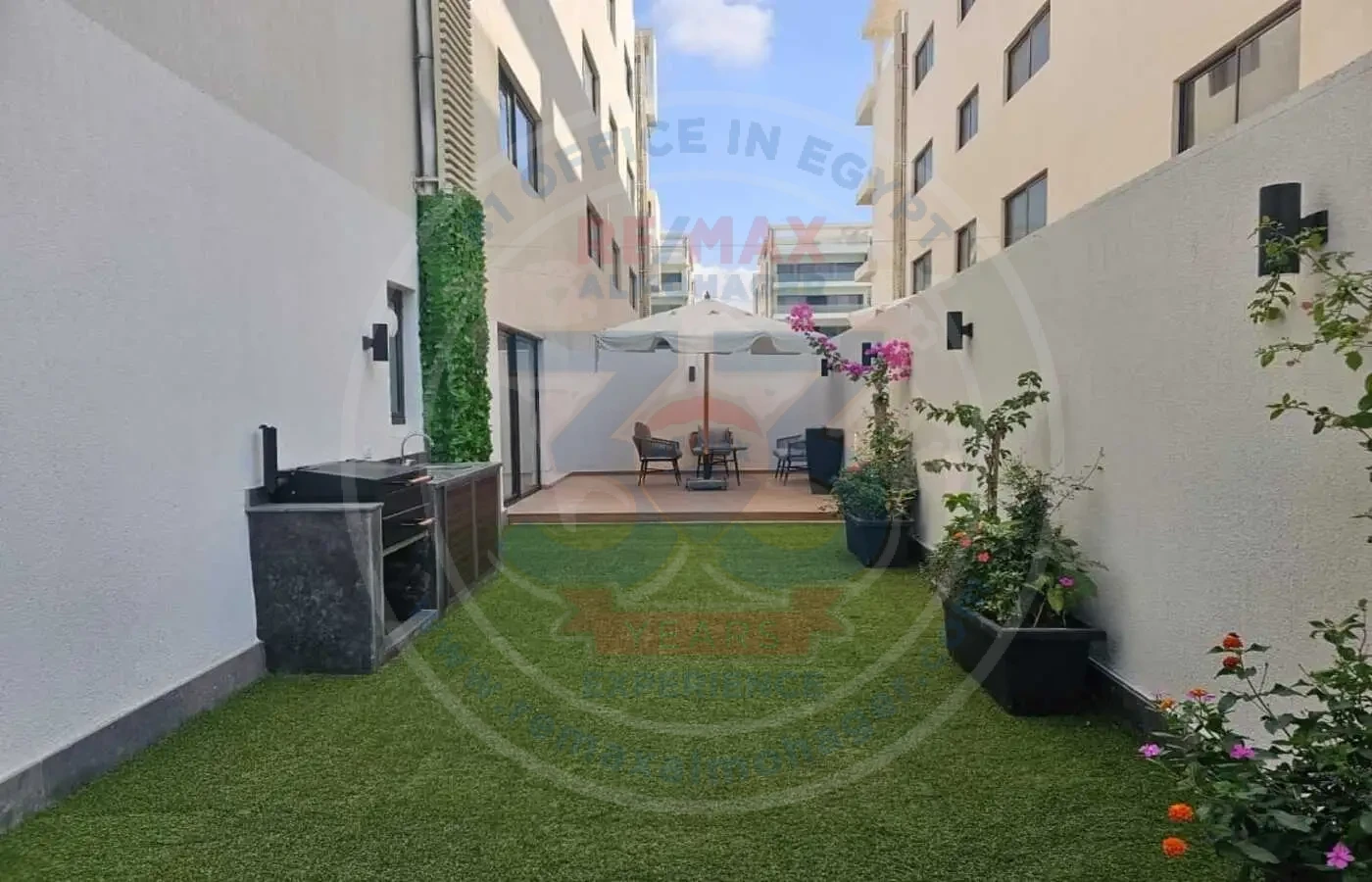 للبيع فى ليك فيو شقة بالمطبخ