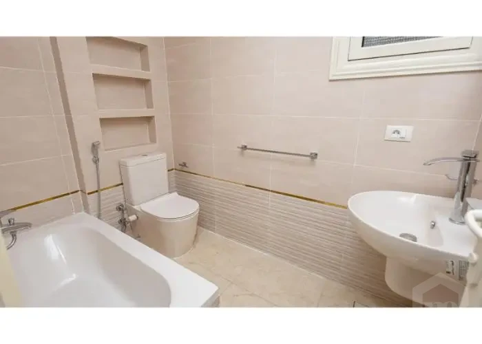 Apartment for sale in Miami El Orman Street elegant bathroom