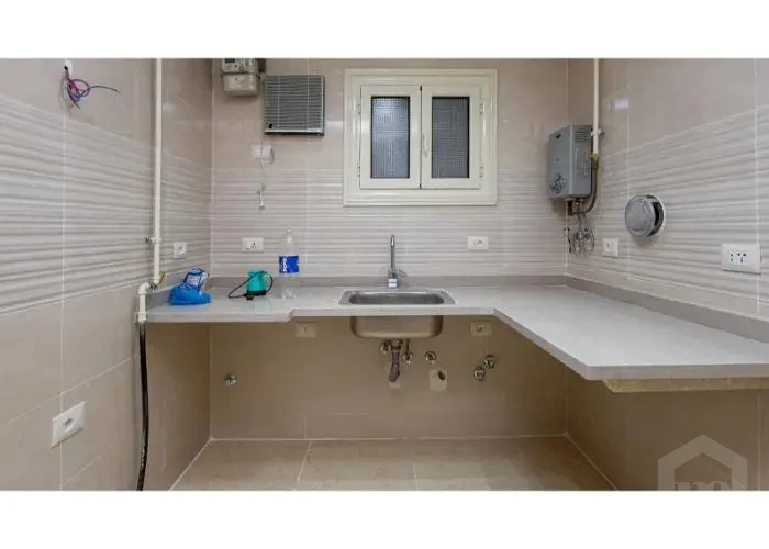Apartment for sale in Miami El Orman Street practical kitchen