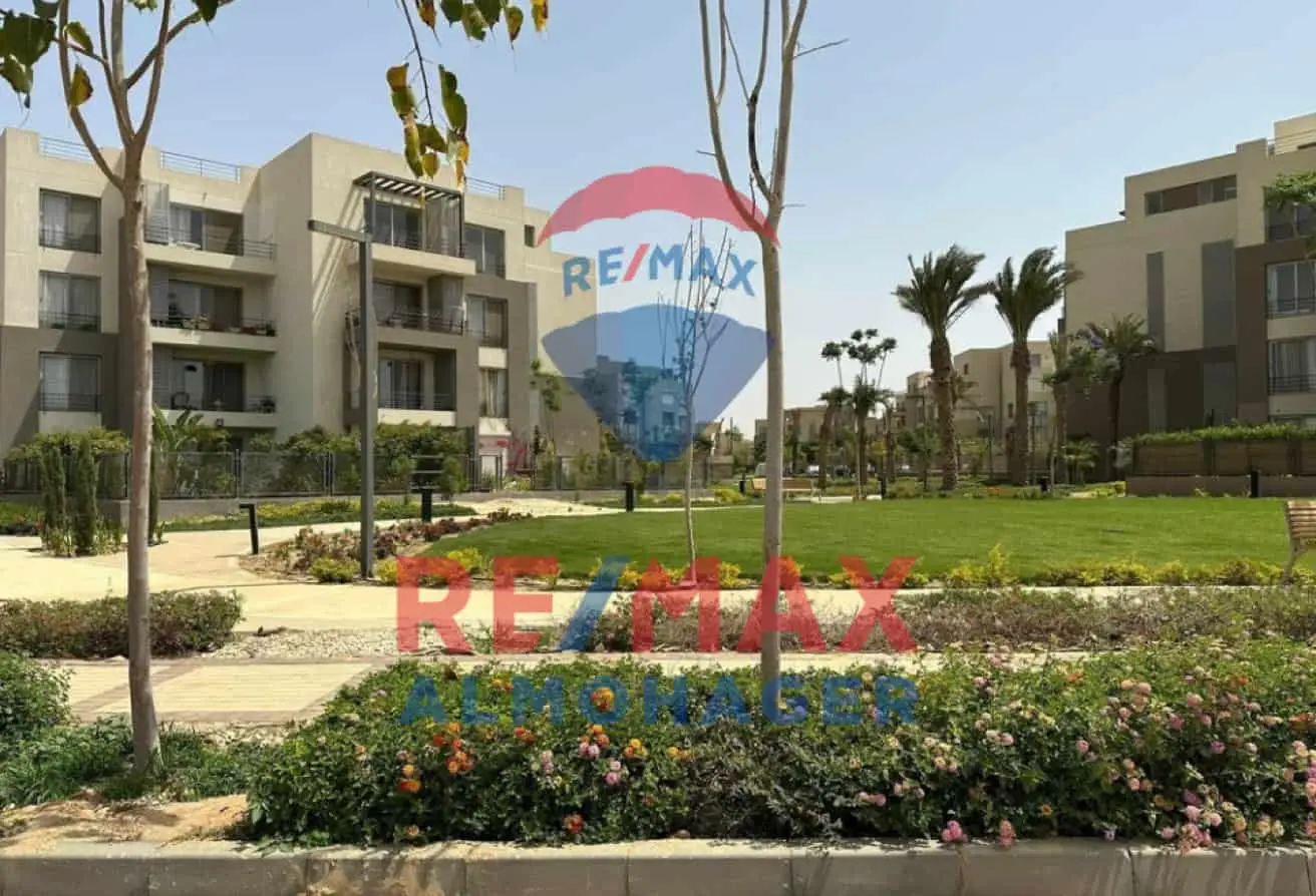 Palm Parks Apartment for Sale – Direct Pool & Open Landscape View