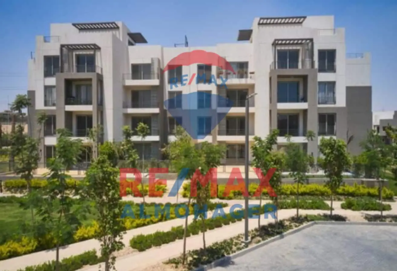 Palm Parks Apartment for Sale – Direct Pool & Open Landscape View