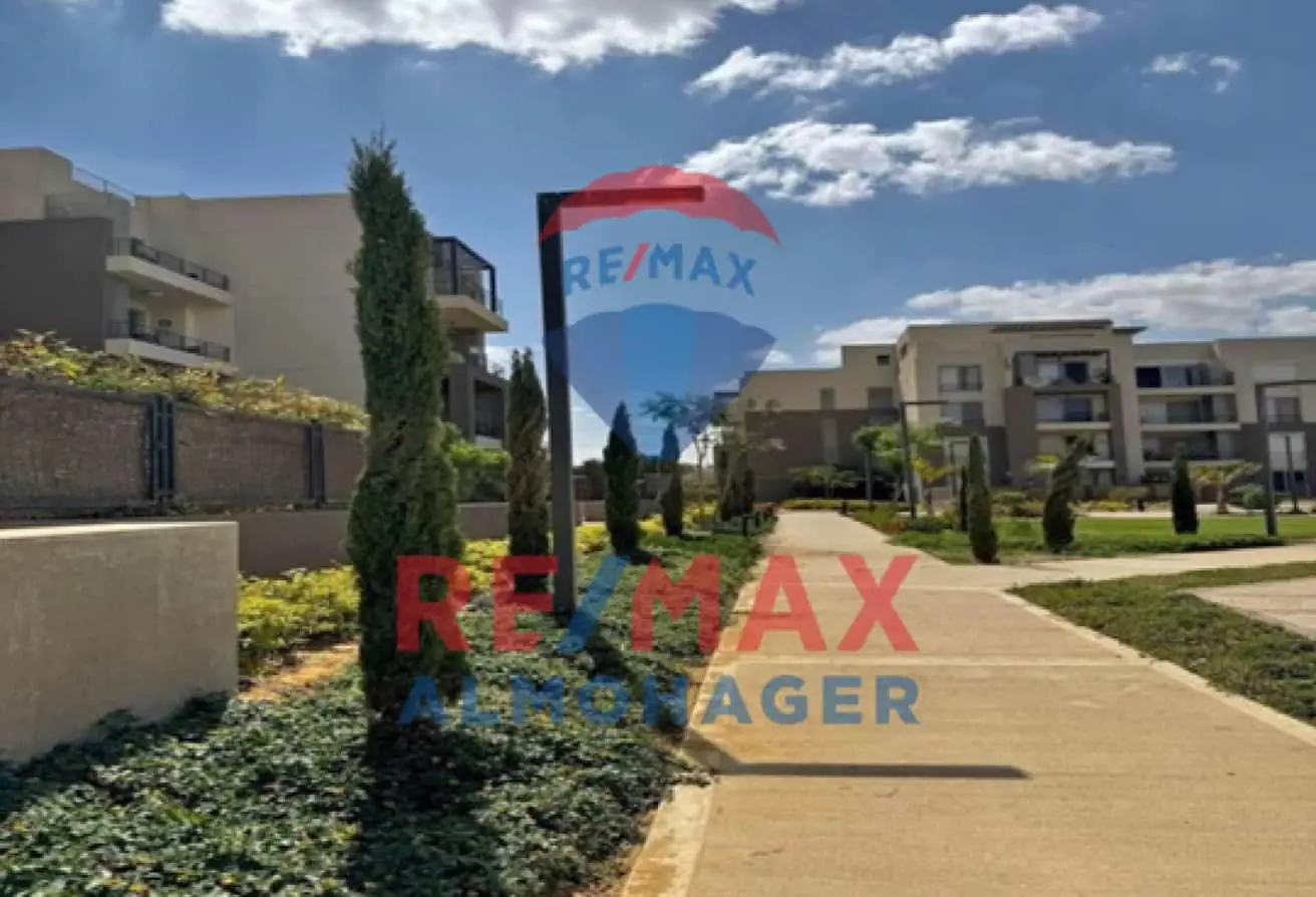 Palm Parks Apartment for Sale – Direct Pool & Open Landscape View