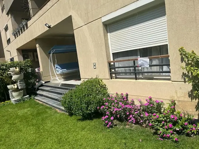 شقه مميزه للبيع بكمبوند ذا سكوير صبور