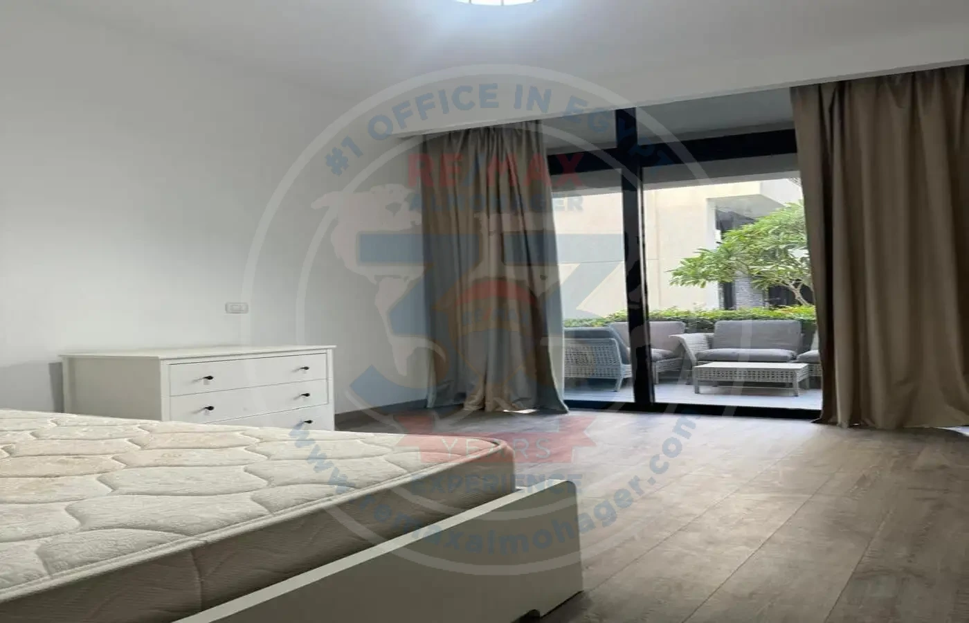 Bedroom with terrace in Waterway 1 apartment for sale