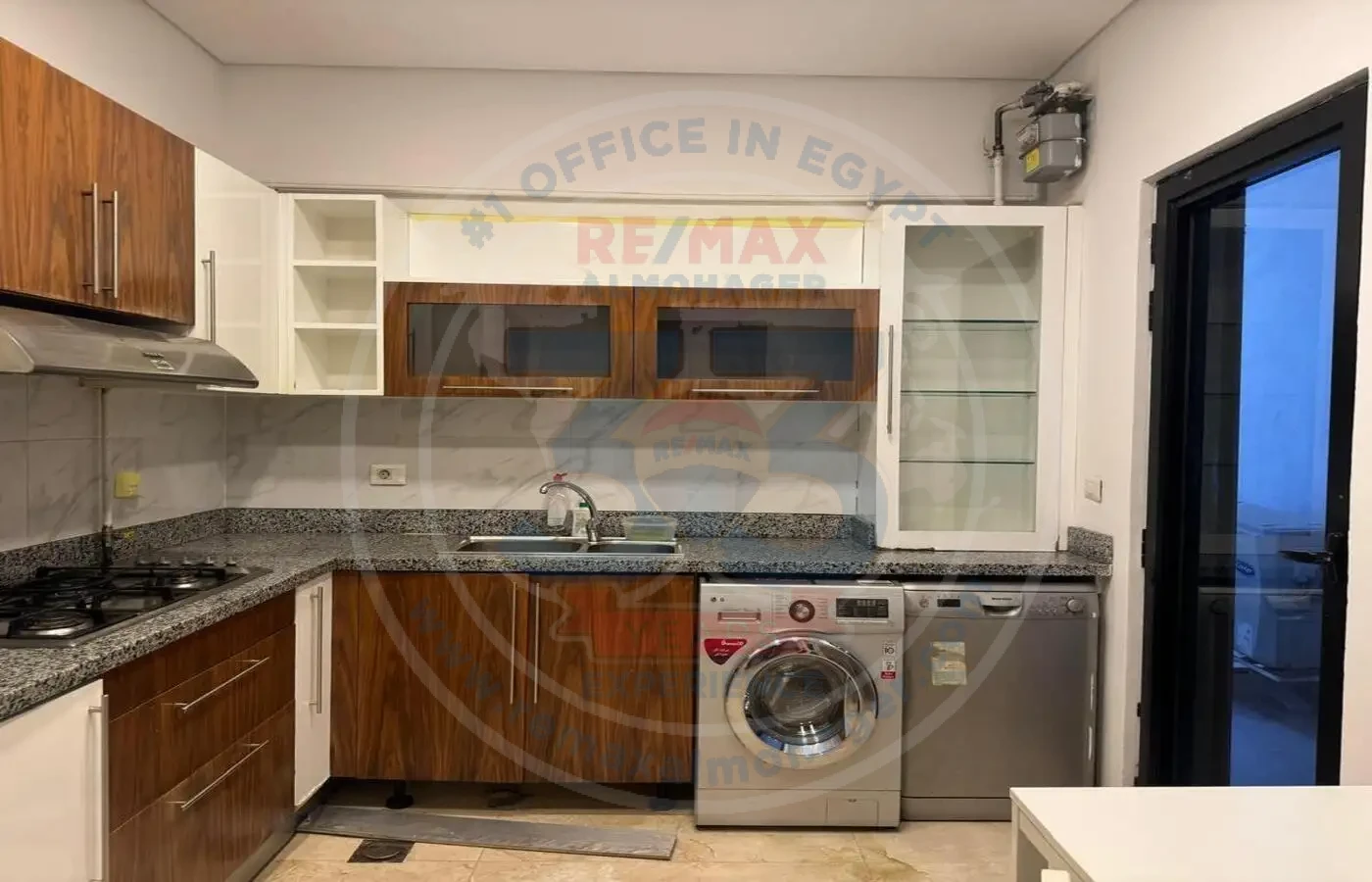 Full kitchen in apartment for sale in Waterway 1