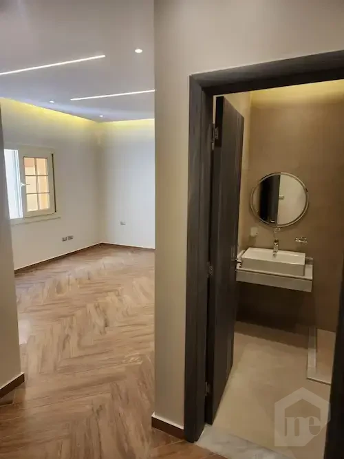 شقه للبيع في اللوتس الشماليه