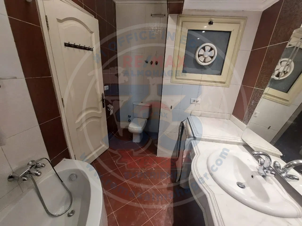 Finished apartment for sale in the Fifth Settlement, 3 bedrooms