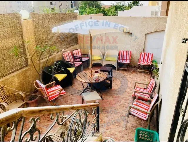 Apartment for sale in El Tagamoa, near Fatima El Sherbatly Mosque, 200 m