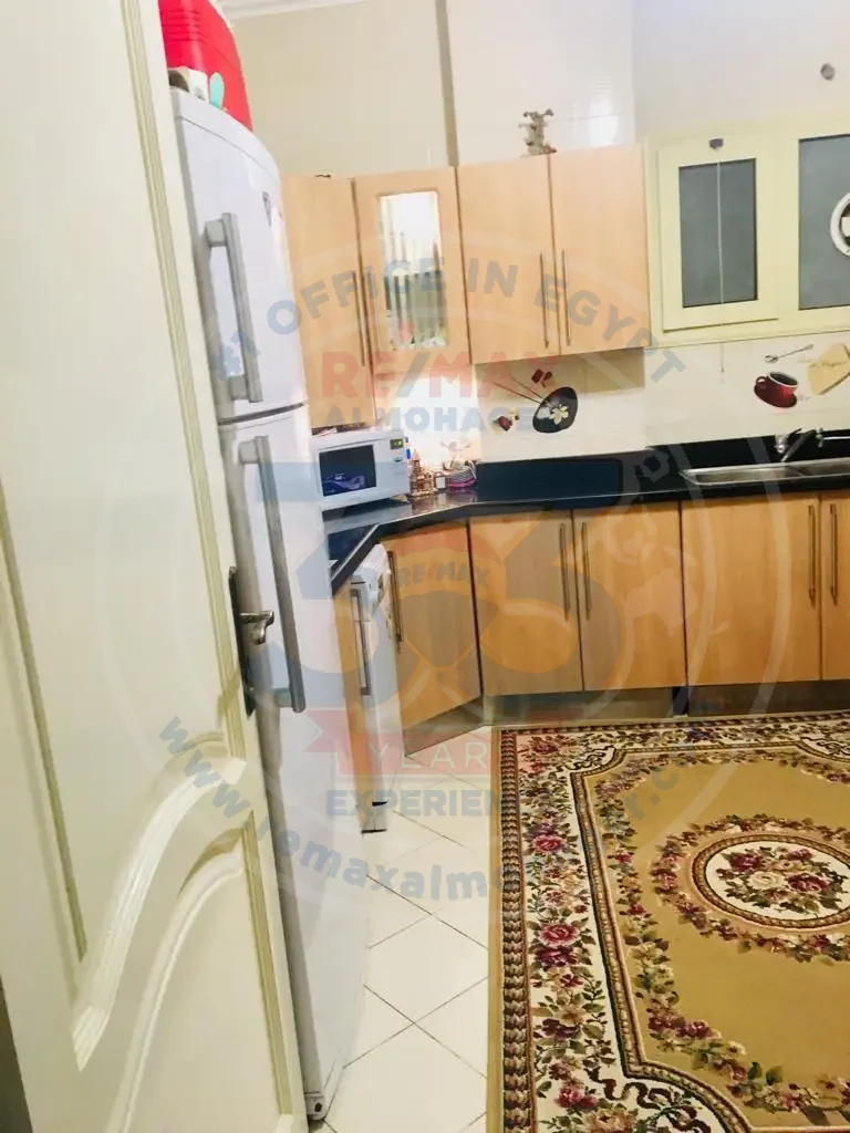 Apartment for sale in El Tagamoa, near Fatima El Sherbatly Mosque, 3 bedrooms