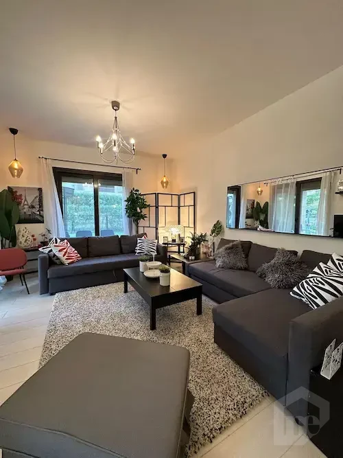 Ground floor apartment with garden for sale in District 5 living room