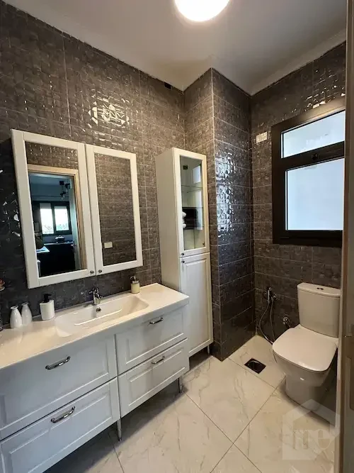 Ground floor apartment with garden for sale in District 5 elegant bathroom