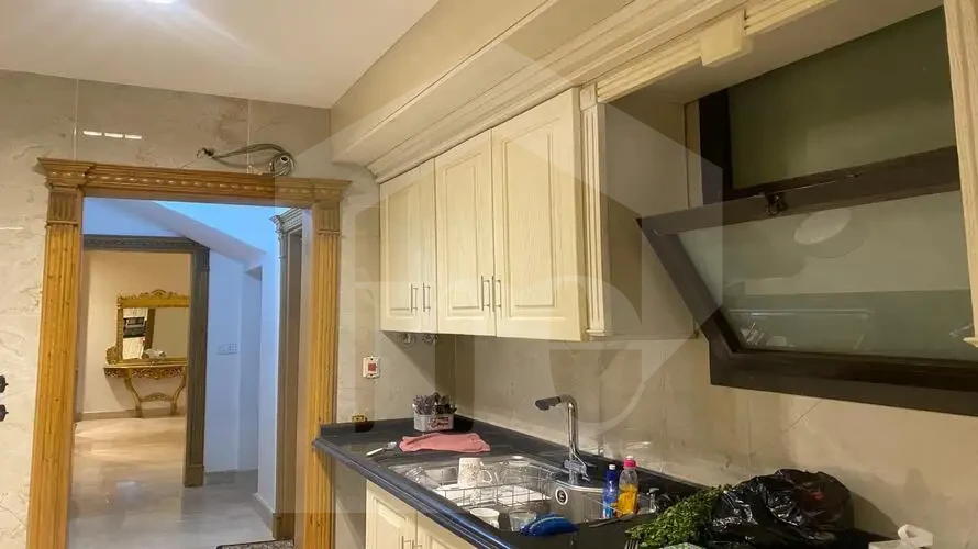 Duplex for rent in Eastown 480 m