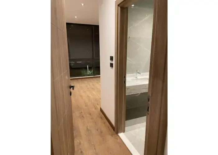 شقة للإيجار في ليك فيو ريزيدنس مدخل داخلي أنيق