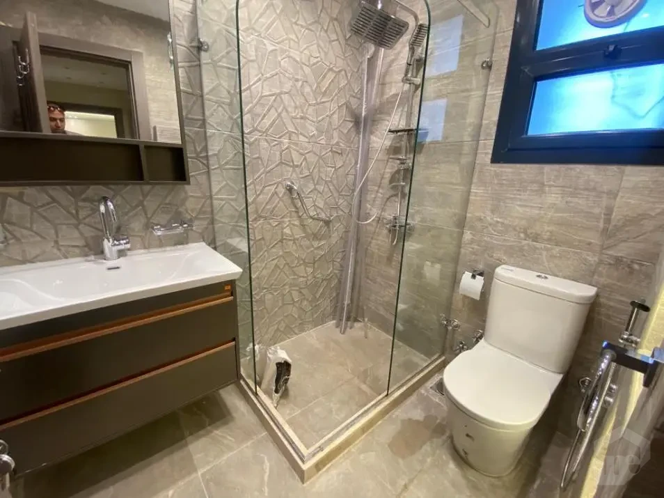 Duplex for rent in Azad New Cairo modern bathroom with shower