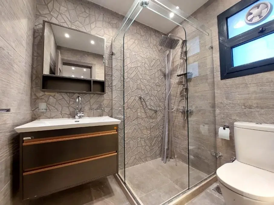 Duplex for rent in Azad New Cairo elegant modern bathroom
