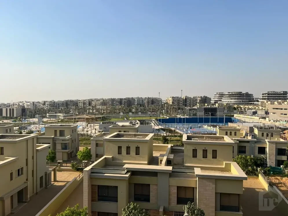 إطلالة بانورامية لموقع بنتهاوس للبيع في كمبوند فيليت سوديك التجمع.