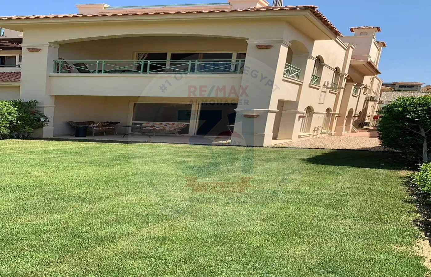 Chalet for sale in La Vista Bay Coast, including furniture, 150 square meters