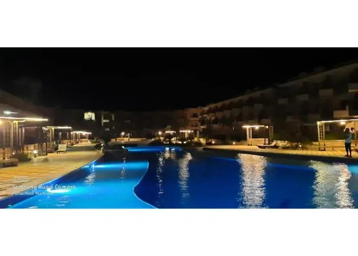 شاليه للبيع في مارينا حمام سباحة مضاء داخل قرية سياحية متكاملة