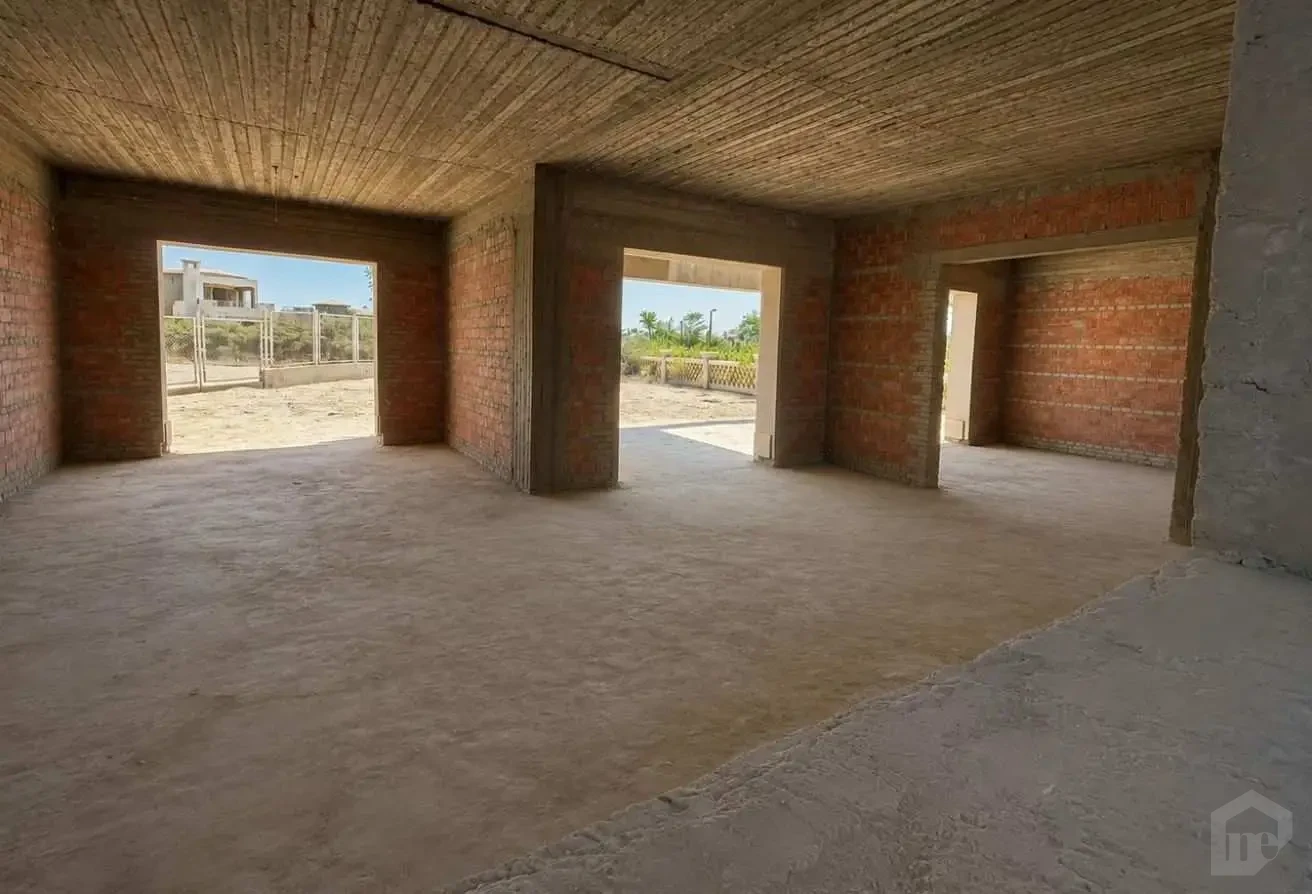 Spacious Living Area