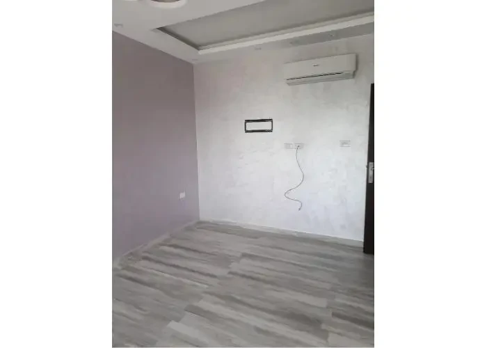 Town House For Rent In hyde Park