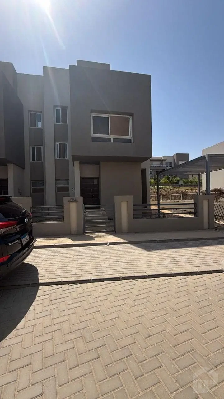 تاون هاوس كورنر ف قلب الشيخ زايد للبيع بجوار الجريا