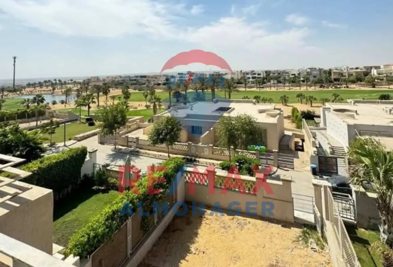 Corner townhouse for sale in Golf views - Palm hills, 6th October  Second row golf