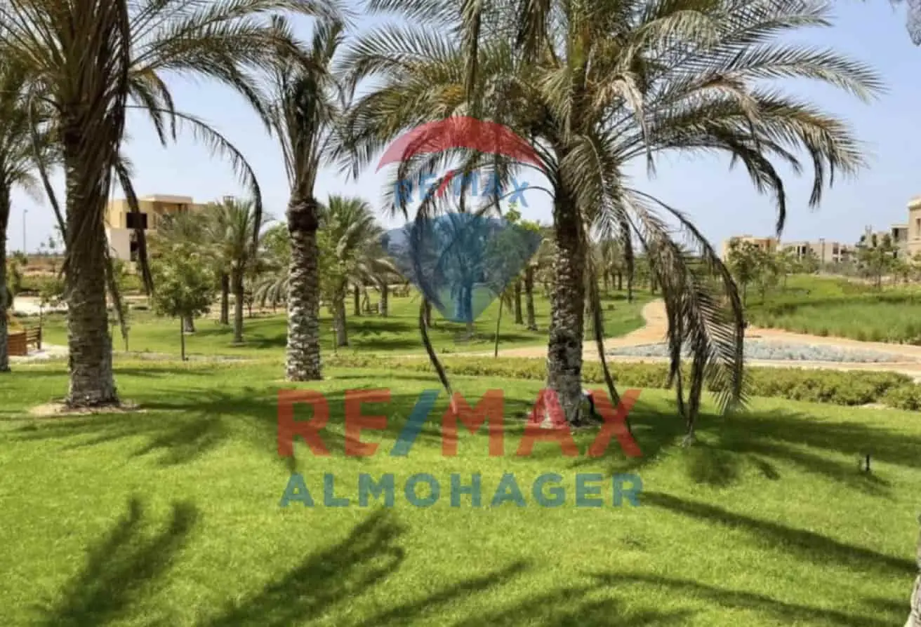 Corner townhouse for sale in Golf views - Palm hills, 6th October  Second row golf