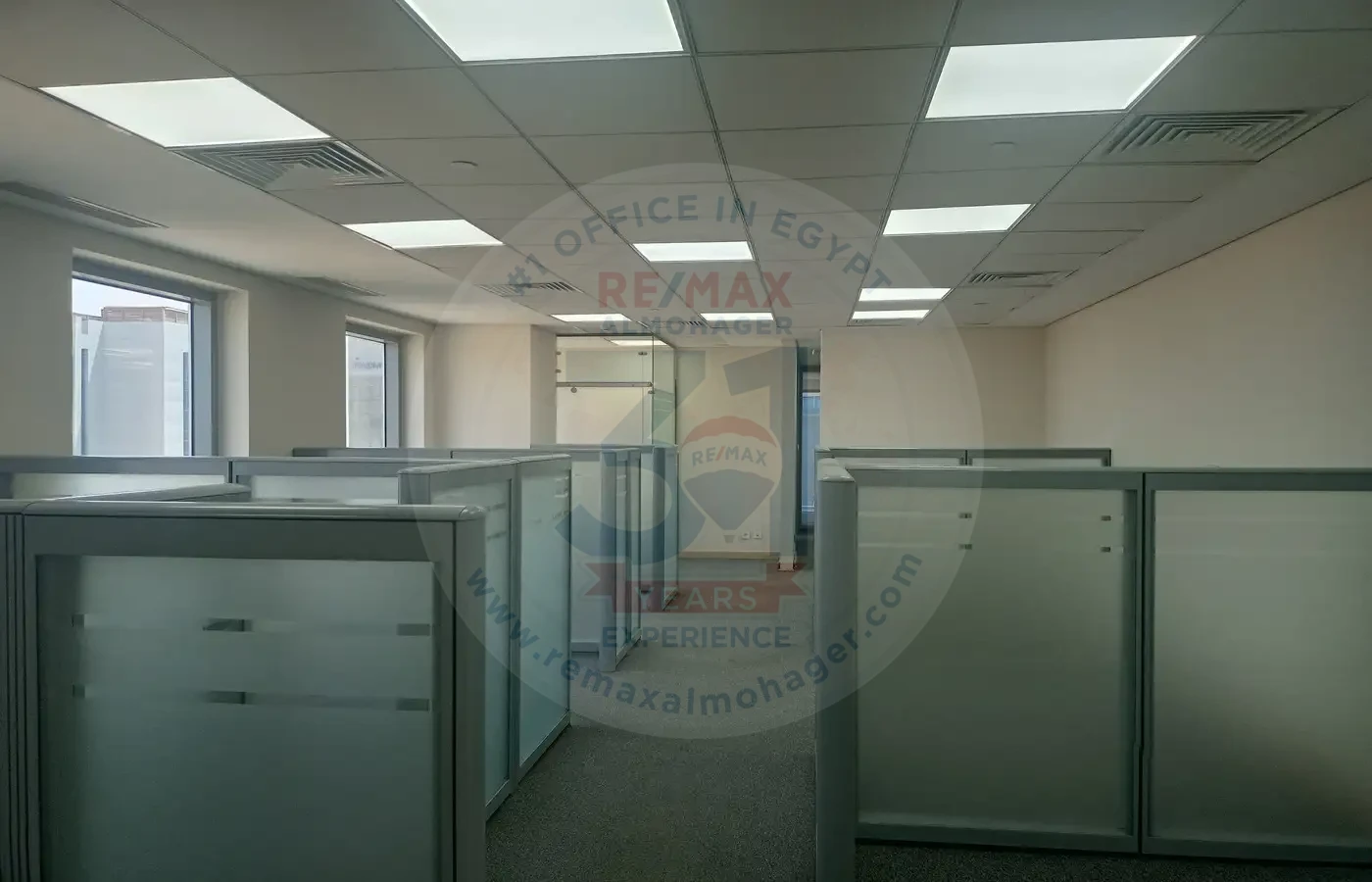 Distinctive office for rent in the banking area