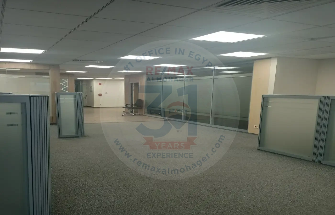 Distinctive office for rent in the banking area, area 600 square meters