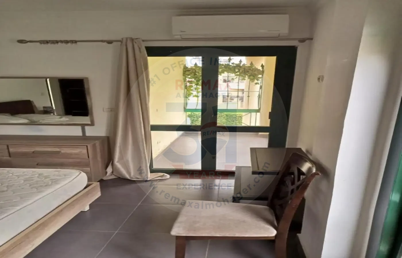 For rent in Zizinia compound, 230 sqm duplex