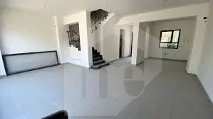 دوبلكس للبيع في كمبوند البروج صالة داخلية واسعة بتصميم مفتوح