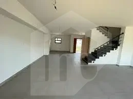 دوبلكس للبيع في كمبوند البروج ريسبشن واسع مع سلم داخلي وتشطيب حديث