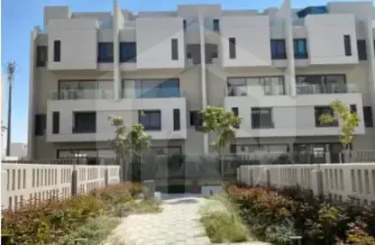 دوبلكس للبيع في كمبوند البروج مبنى سكني بتصميم عصري ومساحات خضراء