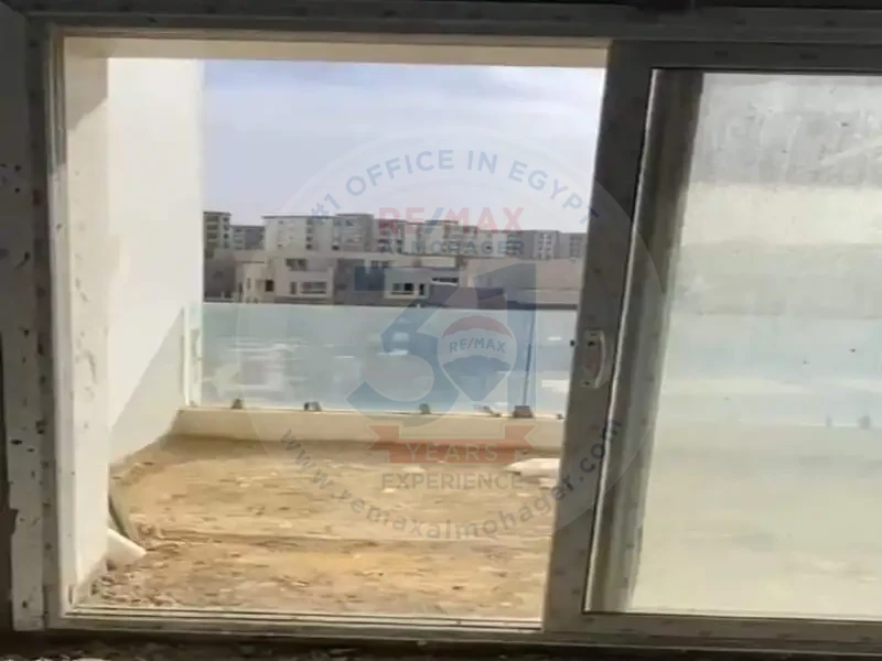 للبيع في كمبوند هايد بارك دوبلكس نصف تشطيب