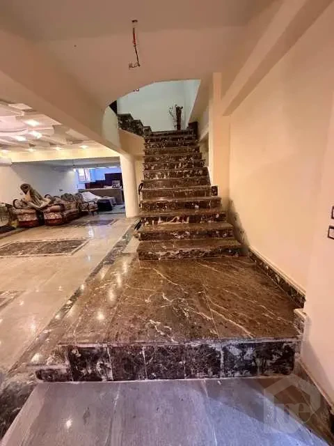 دوبلكس للبيع بحديقة خاصة