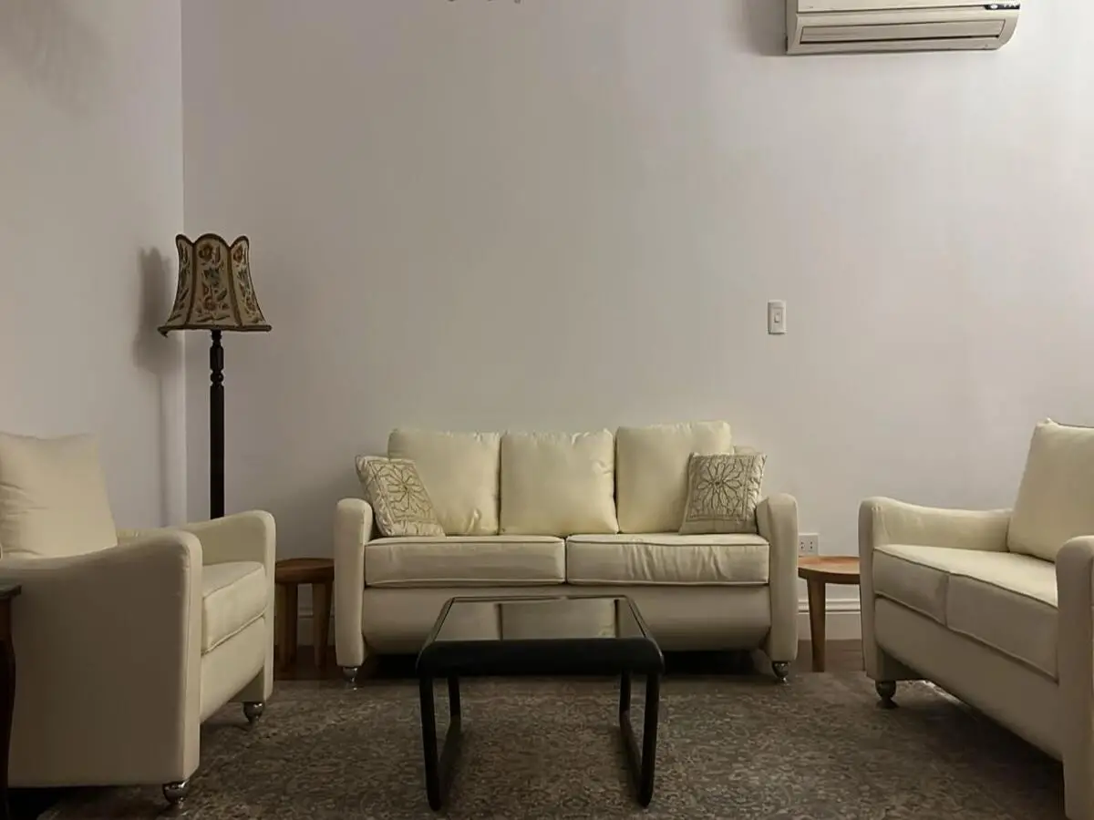 فيلا بحديقة خاصةللايجار بمونتن فيو متشطبة بالكامل
