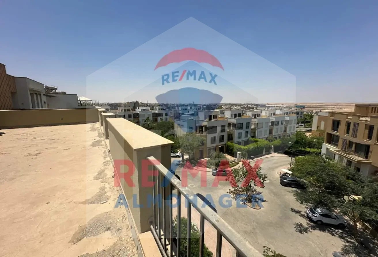 Bahary Corner Duplex + Penthouse | Natural Sunlight | Westown