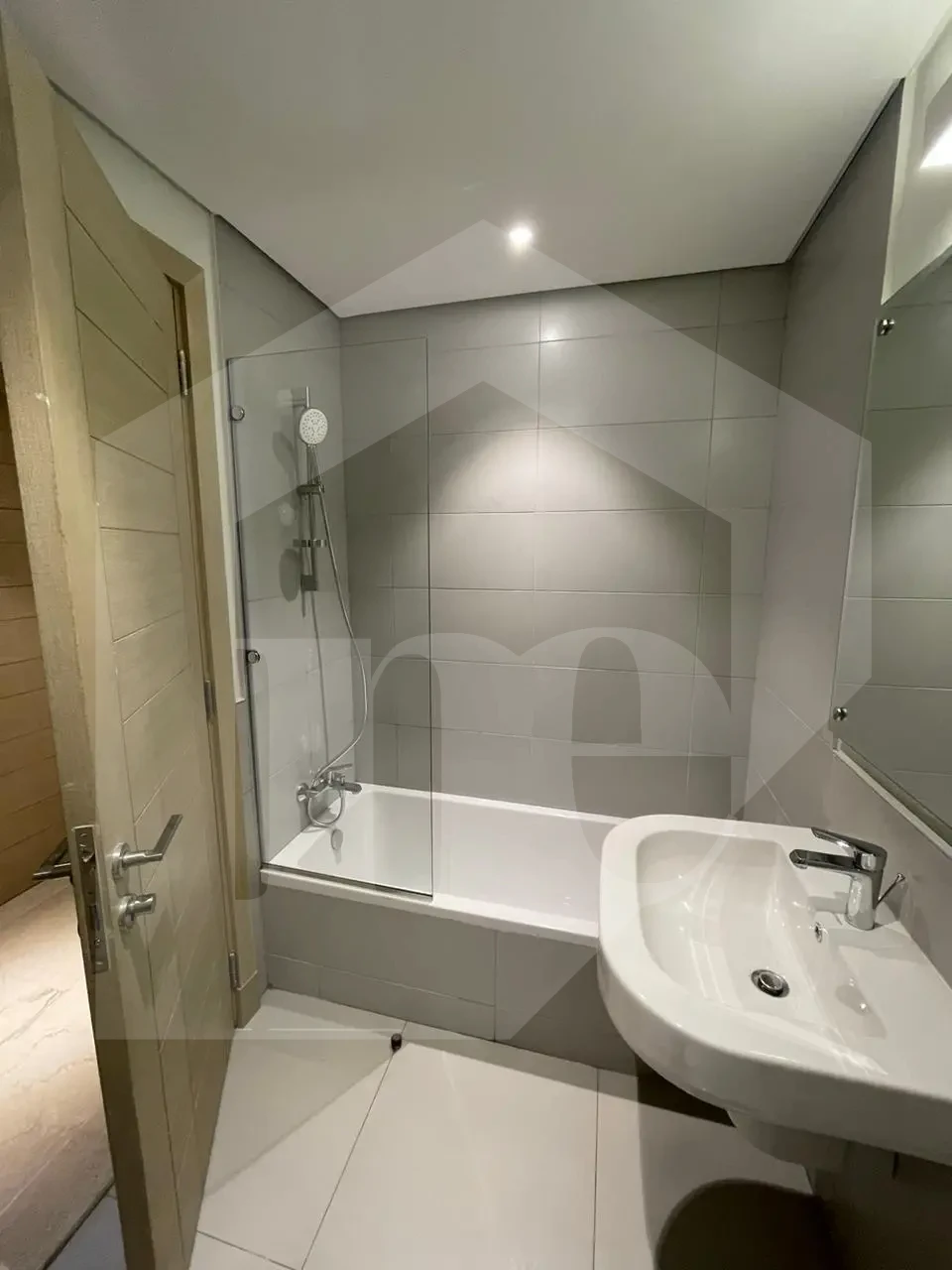 2 bedr apartment rent in compound mivida
