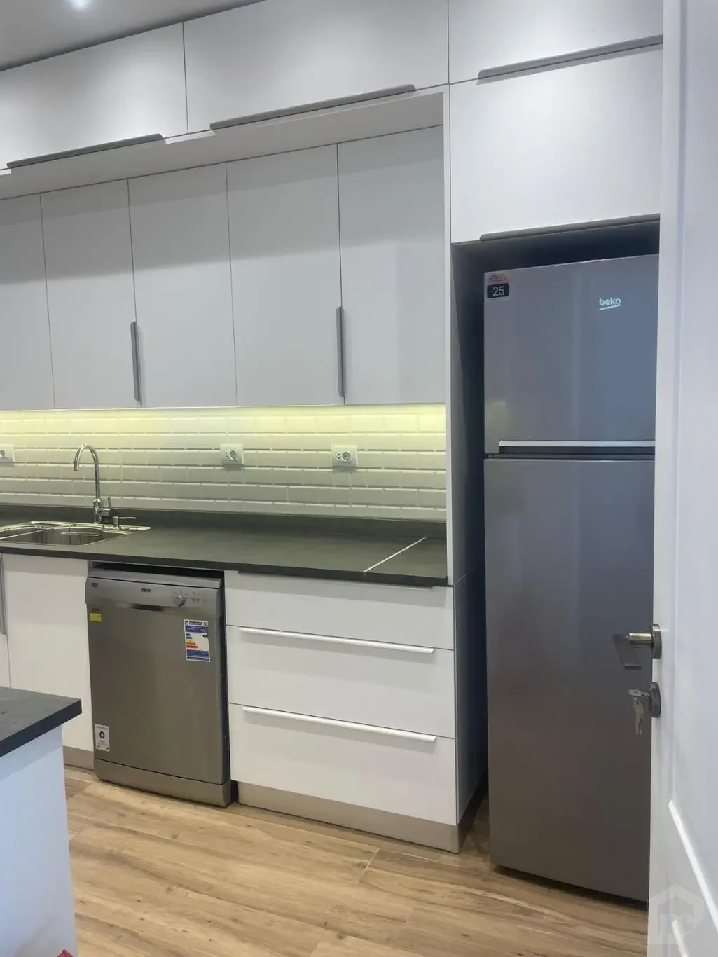 for Rent Lake View Residence 3bedrooms Apartment