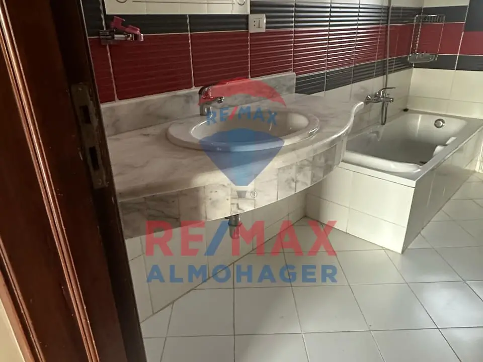 Rental Opportunity! Stylish Ground Duplex with Private Garden – Casa Sodic