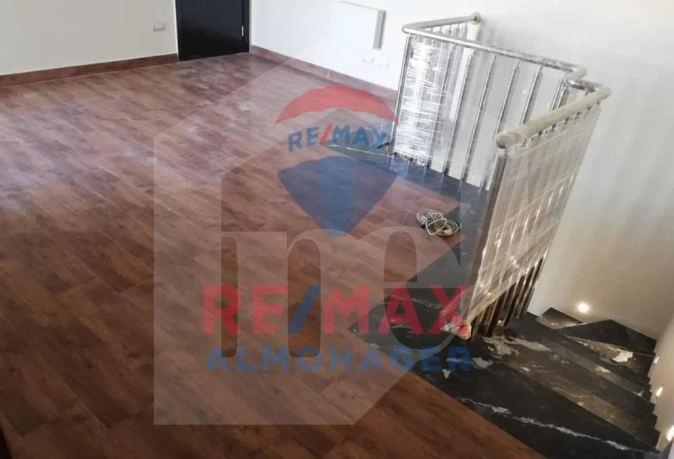 Ultra Finished Upper Duplex - Westown Sodic Prime Location Rental