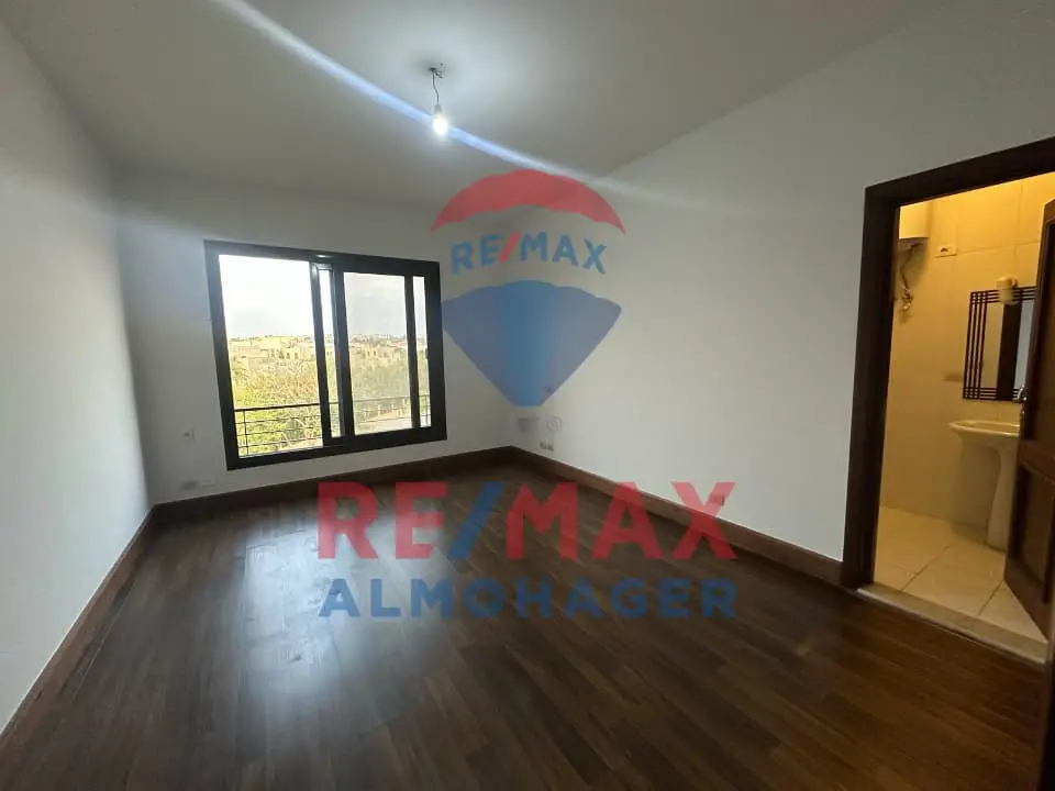 Rental Opportunity! Stylish Ground Duplex with Private Garden – Casa Sodic