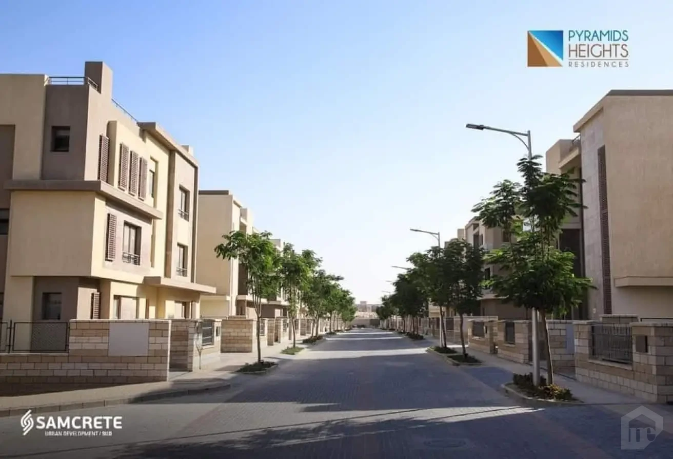 فيلا فاخرة للبيع في بيراميدز هايتس