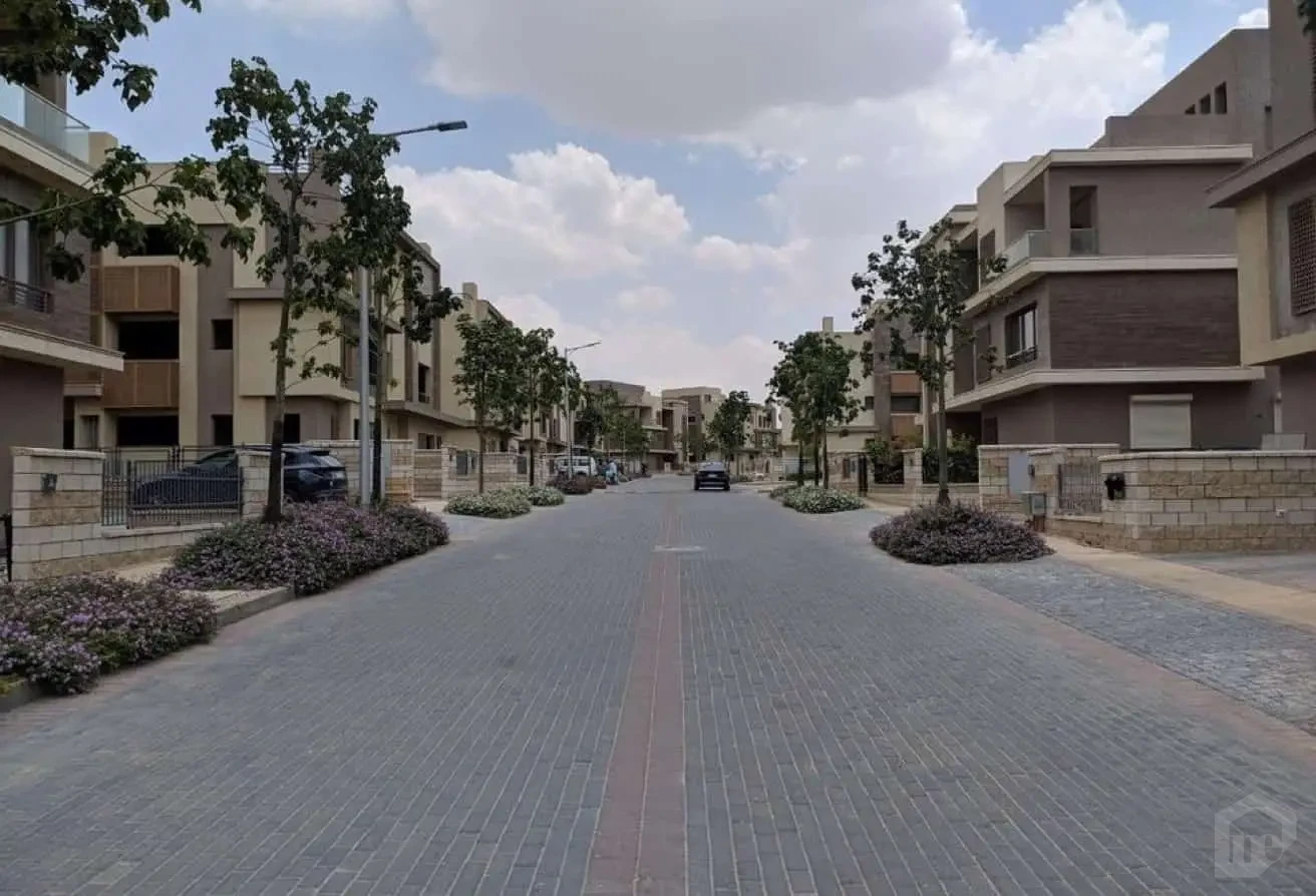 فيلا واسعة للبيع في بيراميدز هايتس