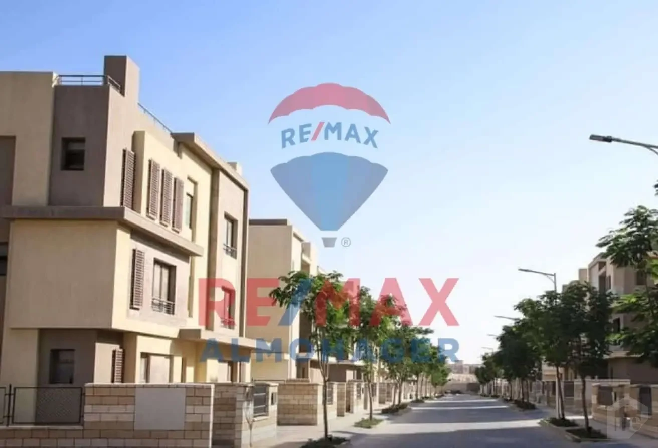 دوبلكس أرضي للبيع في بيراميدز هايتس