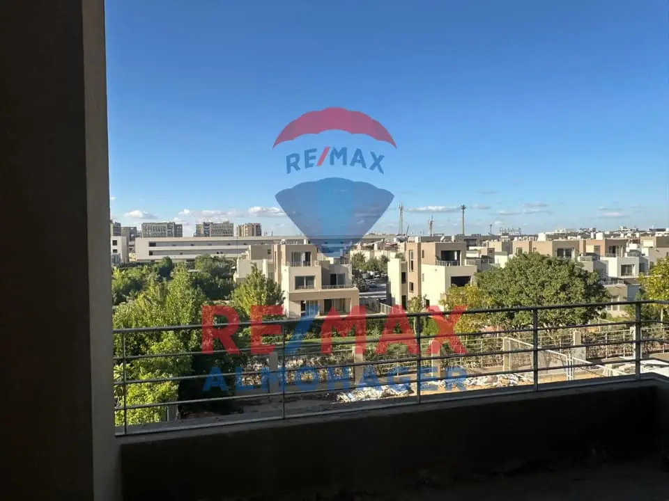 Large Twin House for Sale in Palm Valley – Unique Ceiling Height