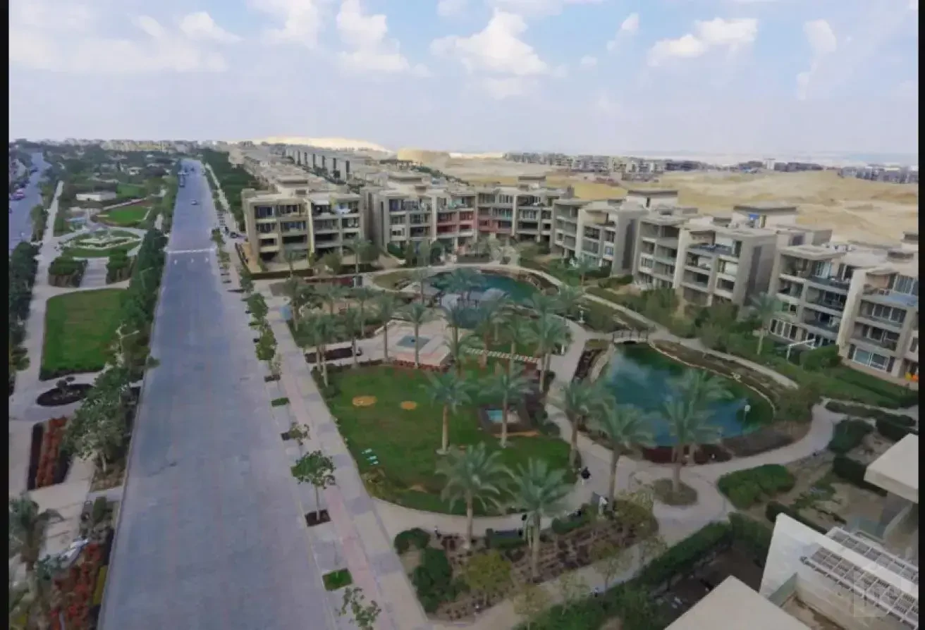 فيلا فاخرة للبيع مع حمام سباحة خاص