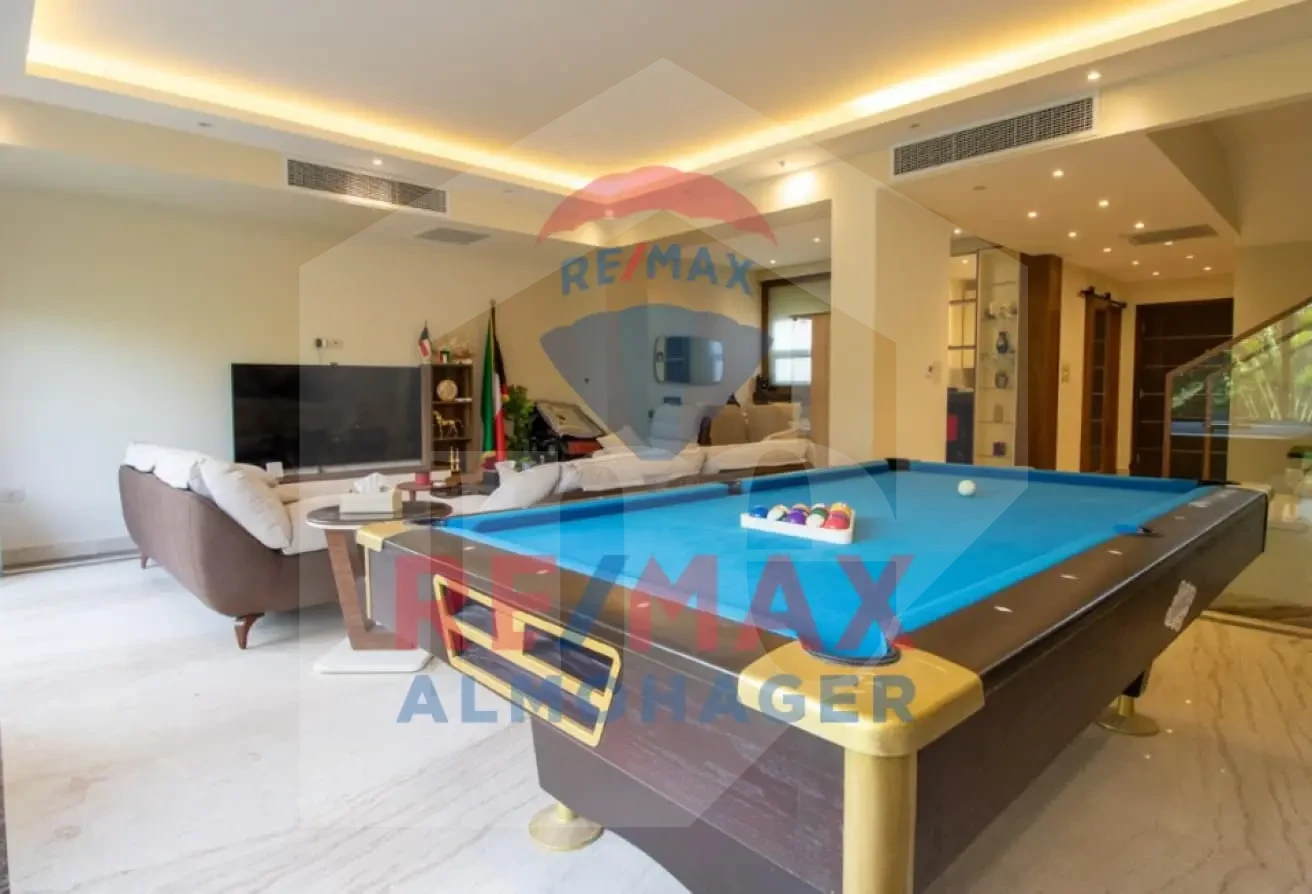 Luxury Middle Townhouse in Etapa - City Edge Sheikh Zayed, Super Finished