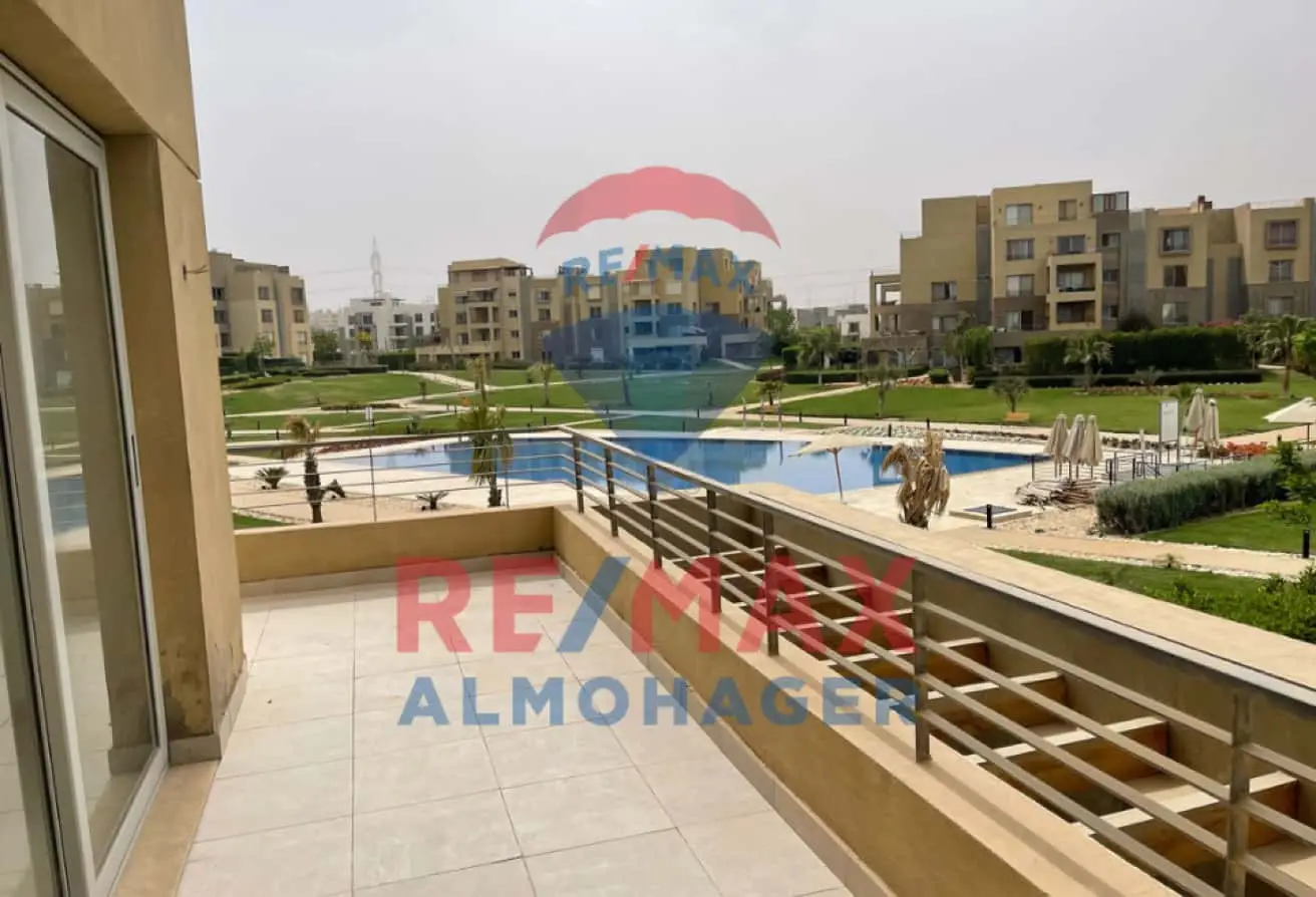 Palm Parks Apartment for Sale – Direct Pool & Open Landscape View